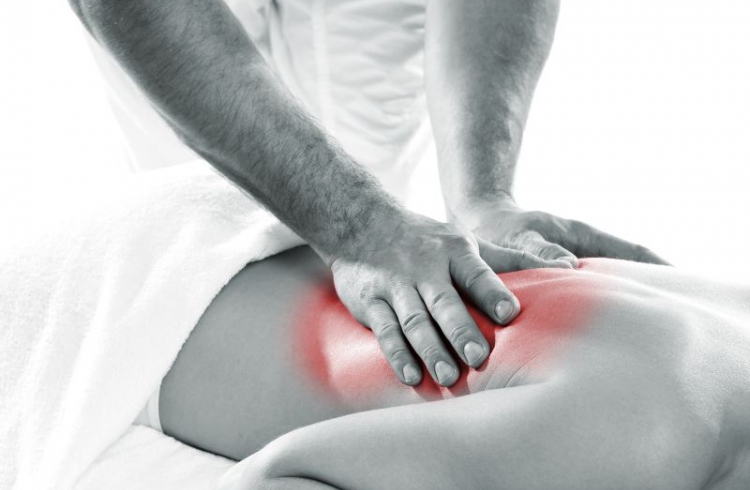 Popularne zabiegi rehabilitacyjne albo masaż leczniczy na kręgosłup dla zapracowanych